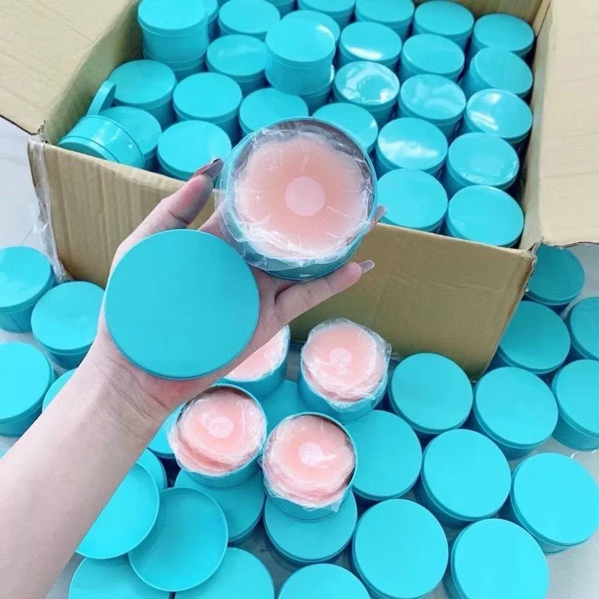 Hộp 10 Miếng Dán Ngực Silicon, Miếng Dán Ti, Nhũ Hoa Sử Dụng Nhiều Lần